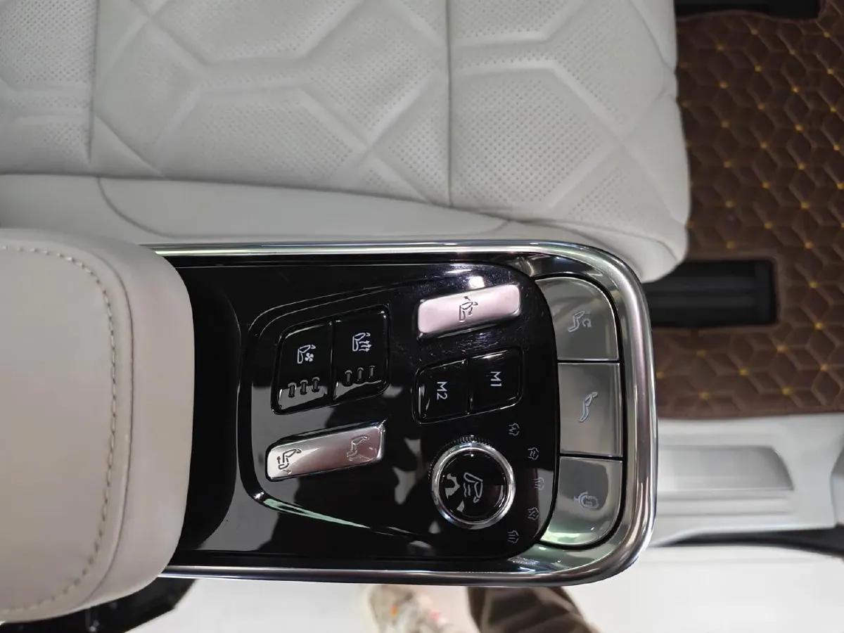 2025 Volvo EM90 BEV 116KWH,autocango,china used car exporter,china ev exporter,chinese used car exporter,chinese used ev exporter