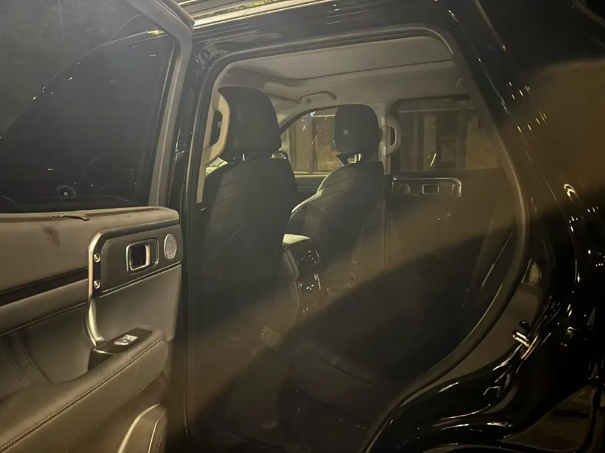 2024 Tank 400 2.0T 252HP L4 9AT PHEV 36.7/37.1KWH,autocango,china used car exporter,china ev exporter,chinese used car exporter,chinese used ev exporter