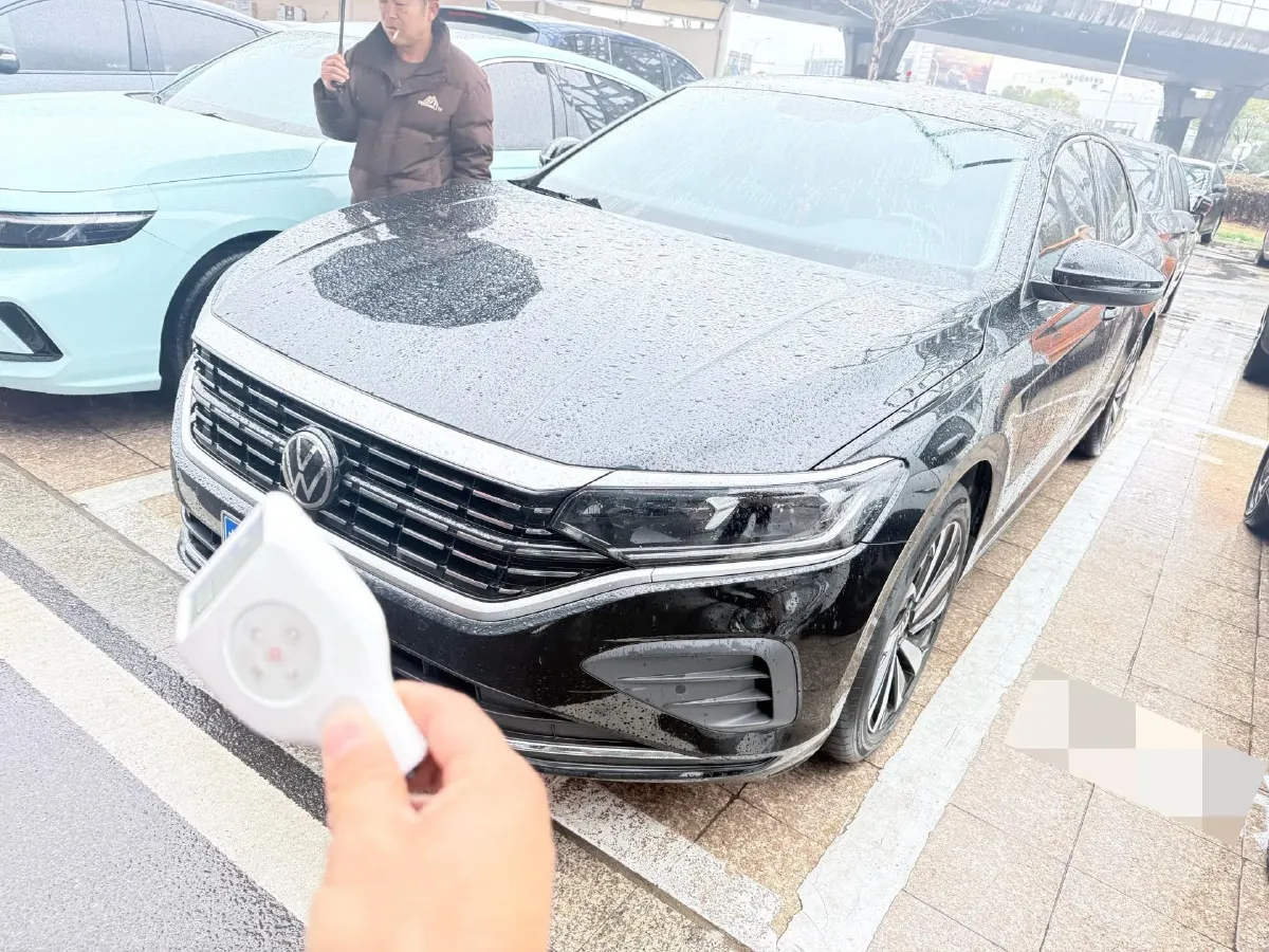 2024 Volkswagen Passat 2.0T 220HP L4 7DCT,autocango,china used car exporter,china ev exporter,chinese used car exporter,chinese used ev exporter