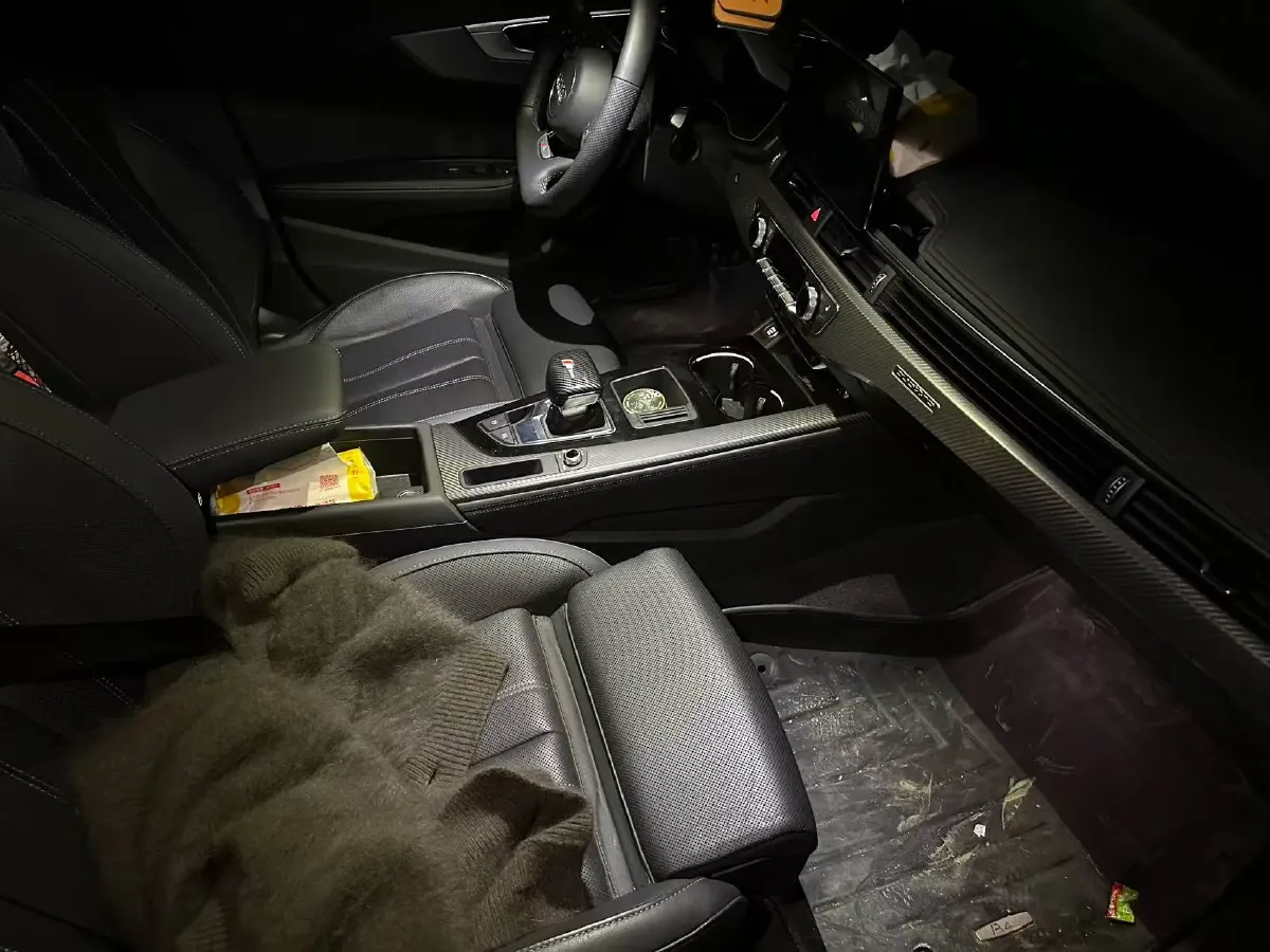 2024 Audi A4L 2.0T 190HP L4 7DCT,autocango,china used car exporter,china ev exporter,chinese used car exporter,chinese used ev exporter