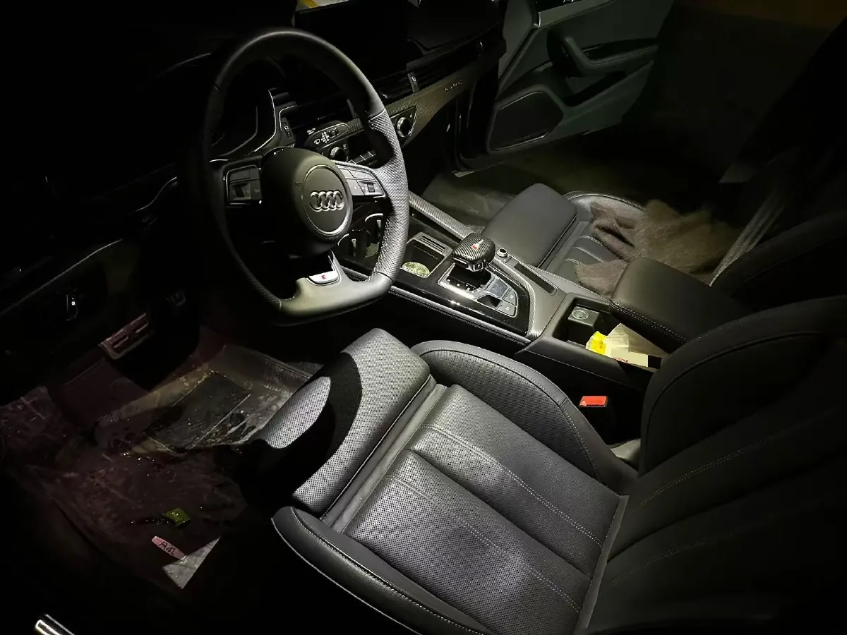 2024 Audi A4L 2.0T 190HP L4 7DCT,autocango,china used car exporter,china ev exporter,chinese used car exporter,chinese used ev exporter