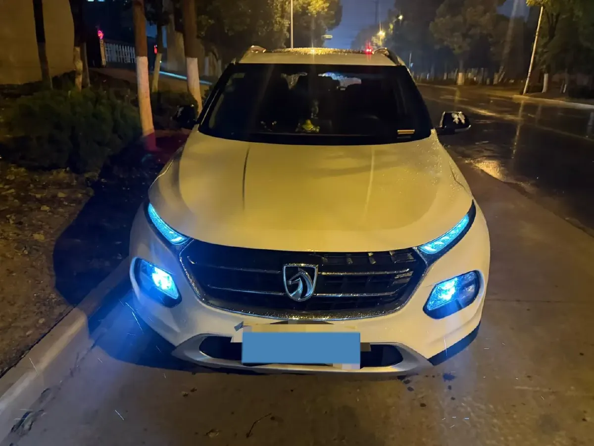 2018 BaoJun 530 1.5T 150HP L4 6MT,autocango,china used car exporter,china ev exporter,chinese used car exporter,chinese used ev exporter