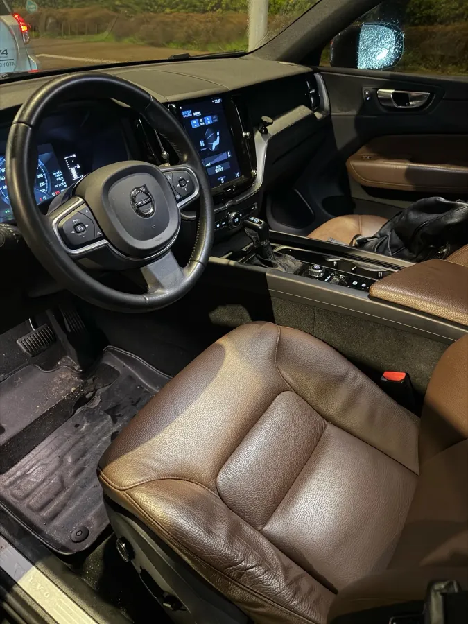 2021 Volvo XC60 2.0T 250HP L4 8AT,autocango,china used car exporter,china ev exporter,chinese used car exporter,chinese used ev exporter