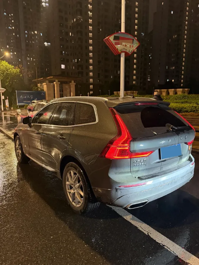 2021 Volvo XC60 2.0T 250HP L4 8AT,autocango,china used car exporter,china ev exporter,chinese used car exporter,chinese used ev exporter