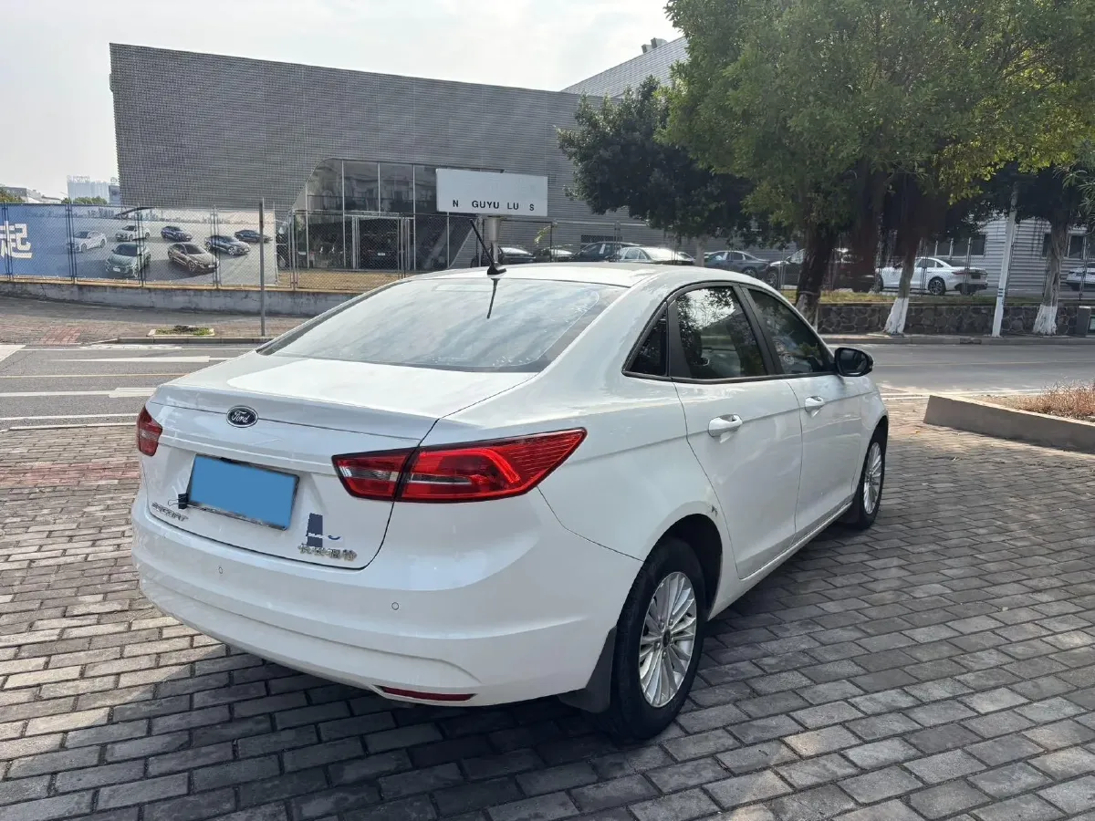 2017 Ford Escort 1.5L 113HP L4 6AT,autocango,china used car exporter,china ev exporter,chinese used car exporter,chinese used ev exporter