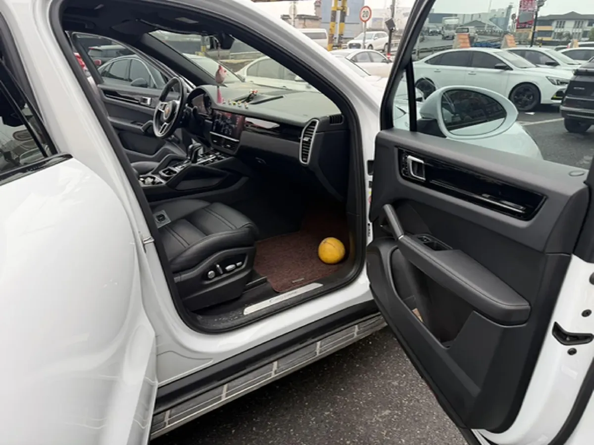 2019 Porsche Cayenne 2.0T 252HP L4 8AT PHEV 14.1KWH,autocango,china used car exporter,china ev exporter,chinese used car exporter,chinese used ev exporter