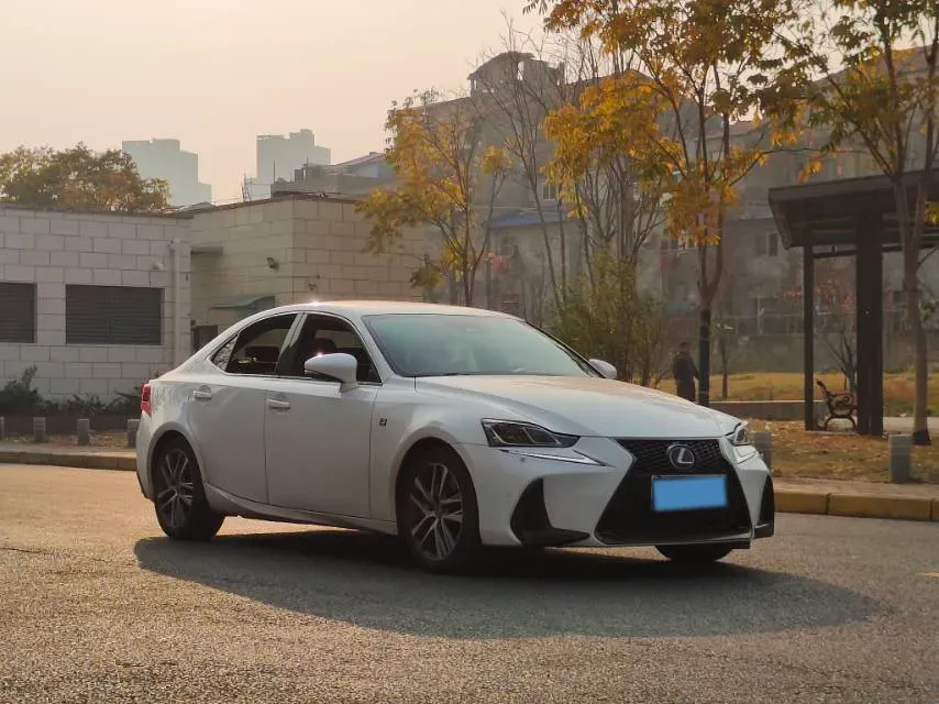 2017 Lexus IS 2.0T 245HP L4 8AT,autocango,china used car exporter,china ev exporter,chinese used car exporter,chinese used ev exporter