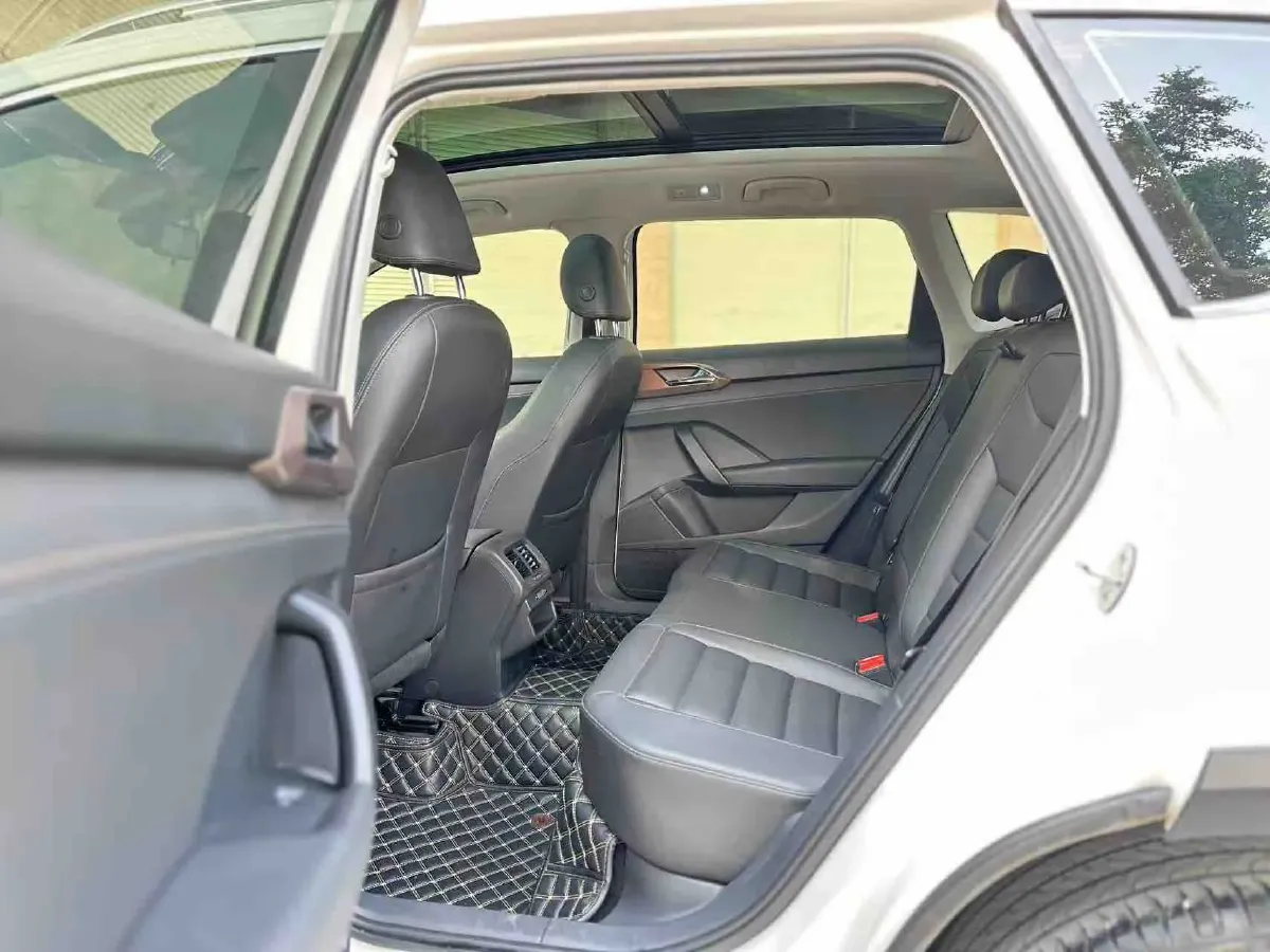 2019 MINI MINI 1.5T 102HP L3 7DCT,autocango,china used car exporter,china ev exporter,chinese used car exporter,chinese used ev exporter