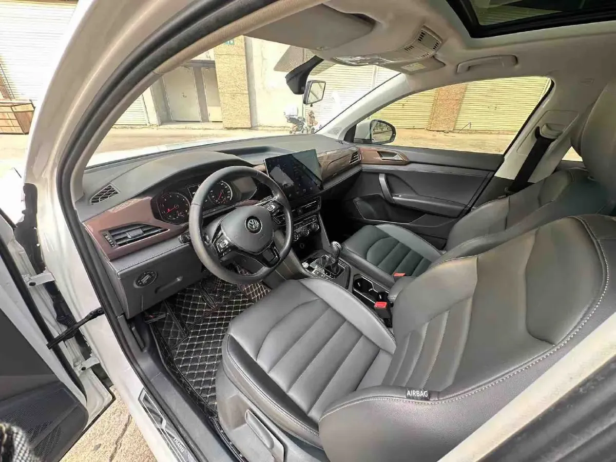 2019 MINI MINI 1.5T 102HP L3 7DCT,autocango,china used car exporter,china ev exporter,chinese used car exporter,chinese used ev exporter