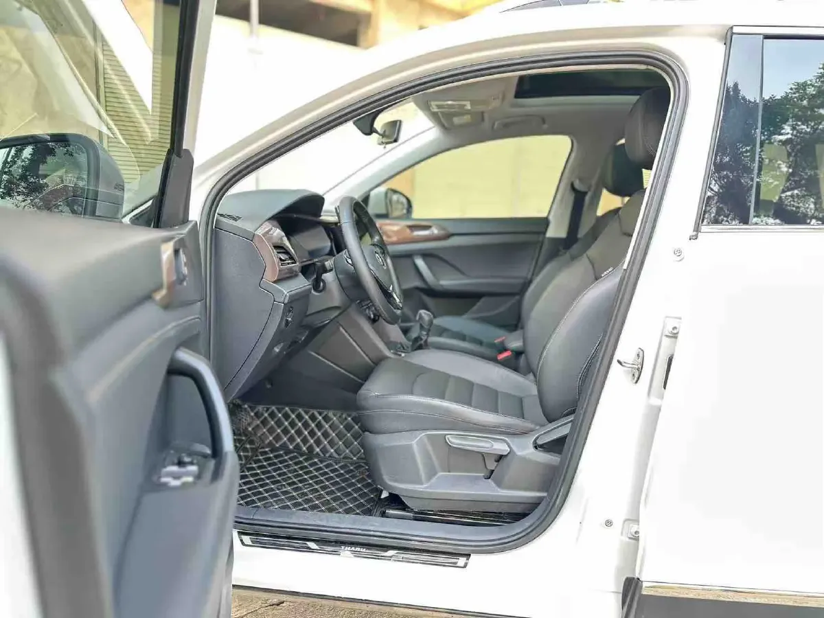 2019 MINI MINI 1.5T 102HP L3 7DCT,autocango,china used car exporter,china ev exporter,chinese used car exporter,chinese used ev exporter