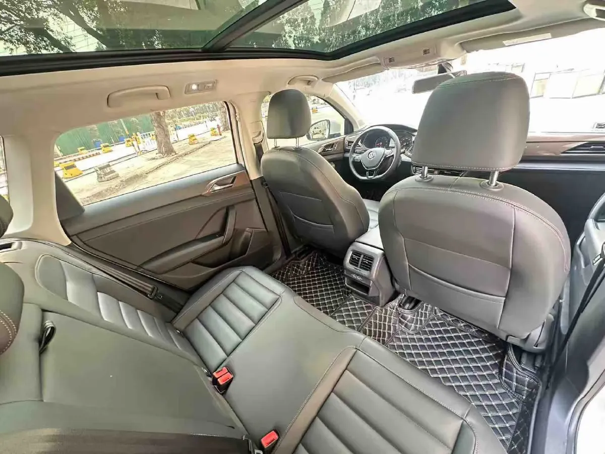 2019 MINI MINI 1.5T 102HP L3 7DCT,autocango,china used car exporter,china ev exporter,chinese used car exporter,chinese used ev exporter