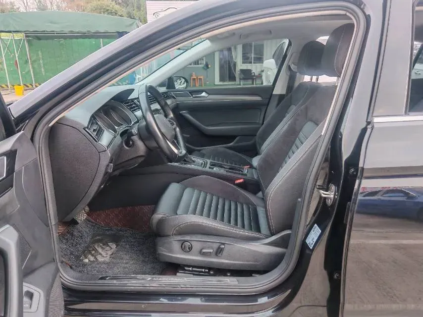 2020 Volkswagen Magotan 2.0T 186HP L4 7DCT,autocango,china used car exporter,china ev exporter,chinese used car exporter,chinese used ev exporter