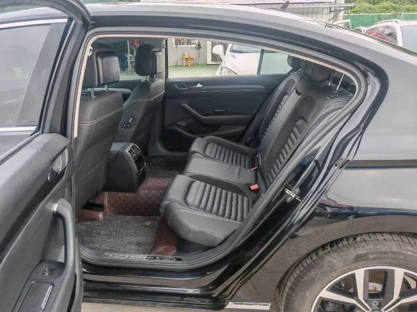 2020 Volkswagen Magotan 2.0T 186HP L4 7DCT,autocango,china used car exporter,china ev exporter,chinese used car exporter,chinese used ev exporter