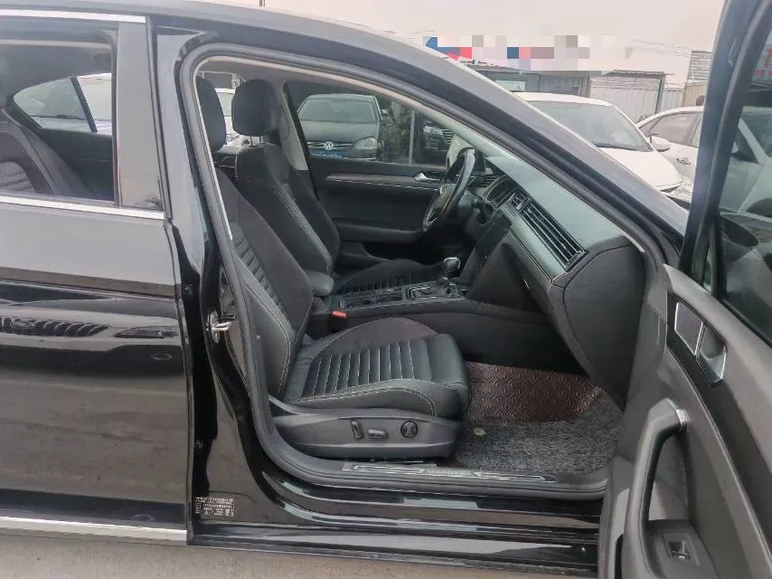 2020 Volkswagen Magotan 2.0T 186HP L4 7DCT,autocango,china used car exporter,china ev exporter,chinese used car exporter,chinese used ev exporter