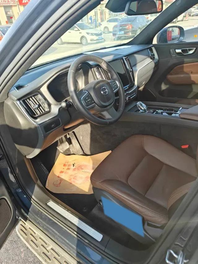 2024 Volvo XC60 2.0T 250HP L4 8AT,autocango,china used car exporter,china ev exporter,chinese used car exporter,chinese used ev exporter