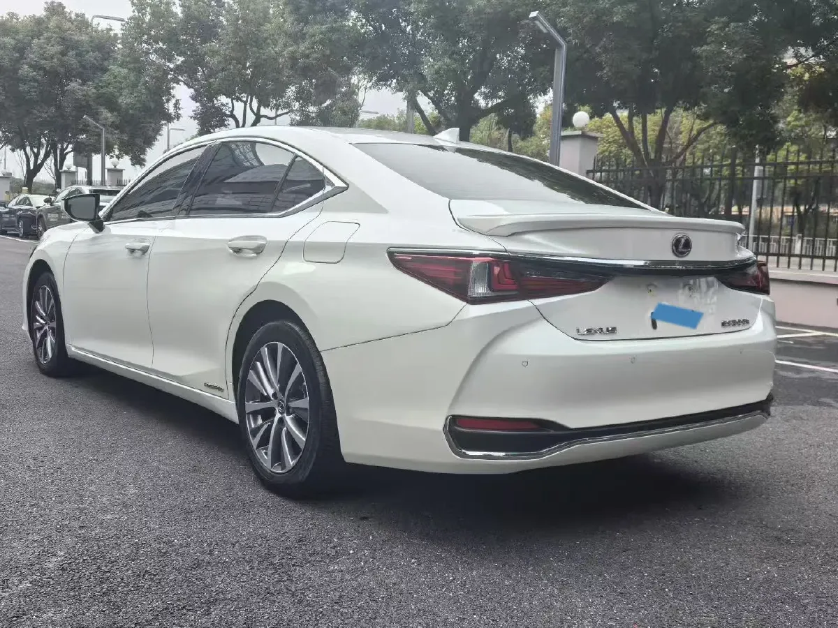 2020 Lexus ES 2.5L 178HP L4 E-CVT Hybrid,autocango,china used car exporter,china ev exporter,chinese used car exporter,chinese used ev exporter