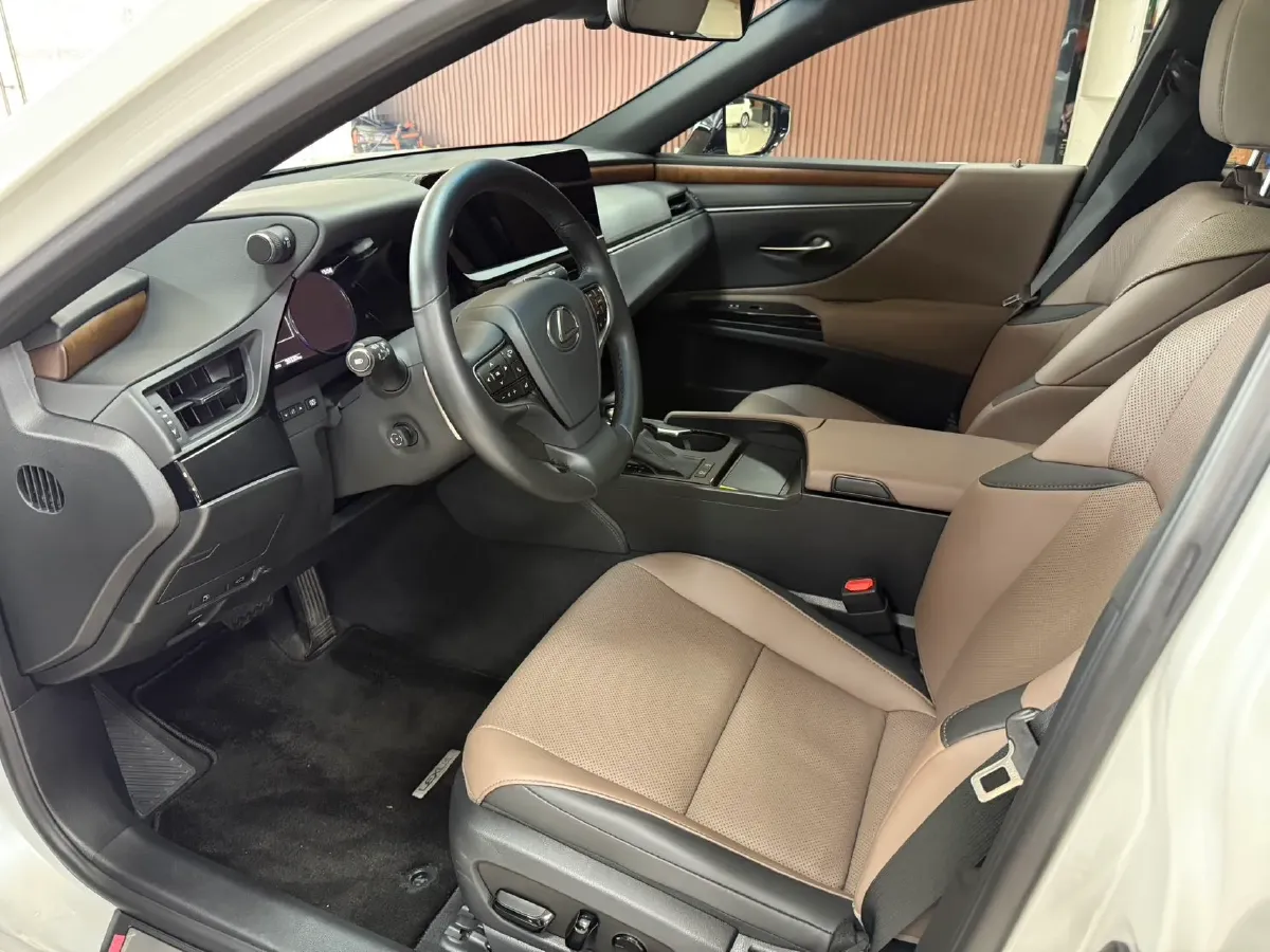 2024 Lexus ES 2.0L 173HP L4 CVT,autocango,china used car exporter,china ev exporter,chinese used car exporter,chinese used ev exporter