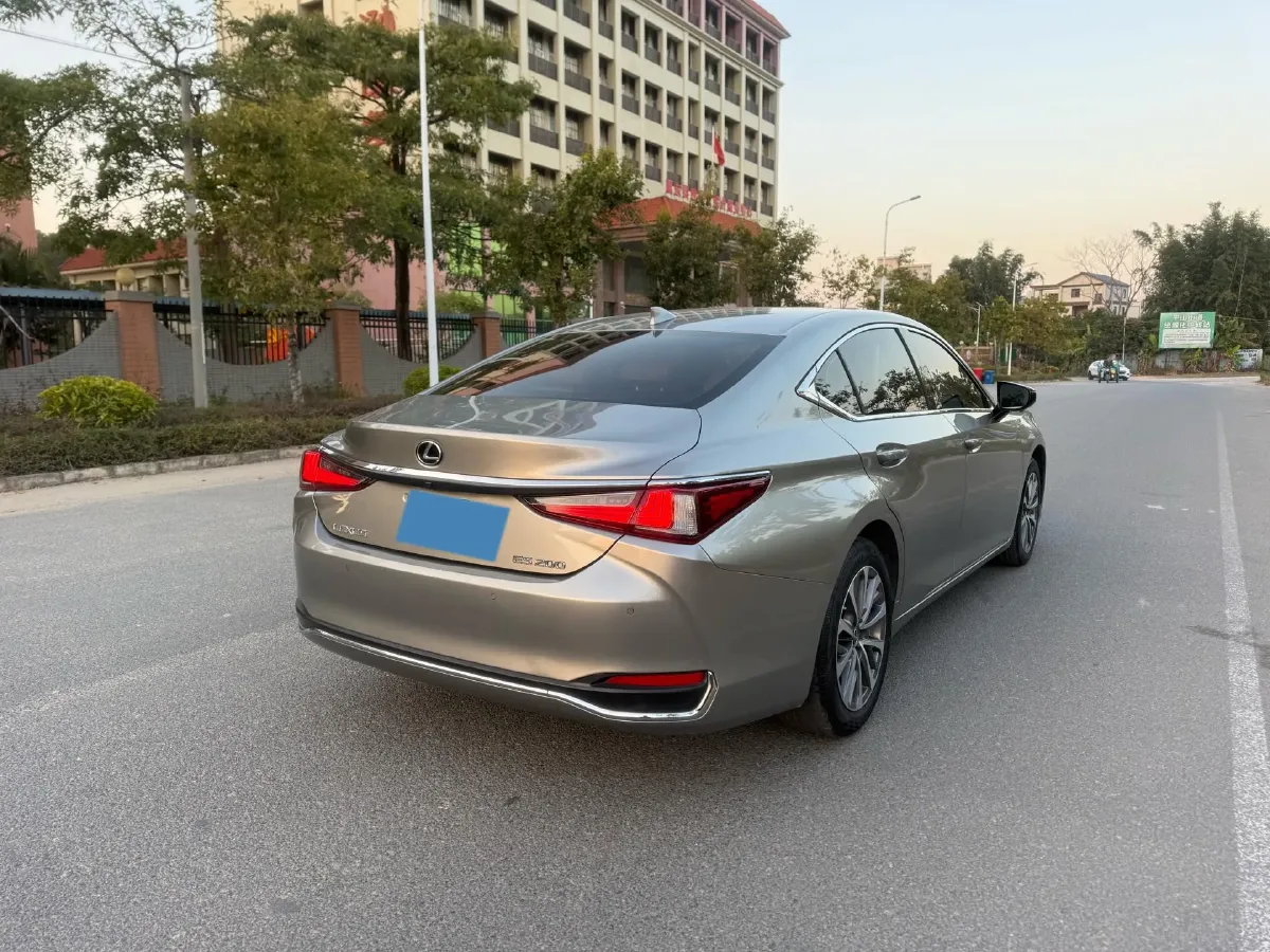 2022 Lexus ES 2.0L 173HP L4 CVT,autocango,china used car exporter,china ev exporter,chinese used car exporter,chinese used ev exporter