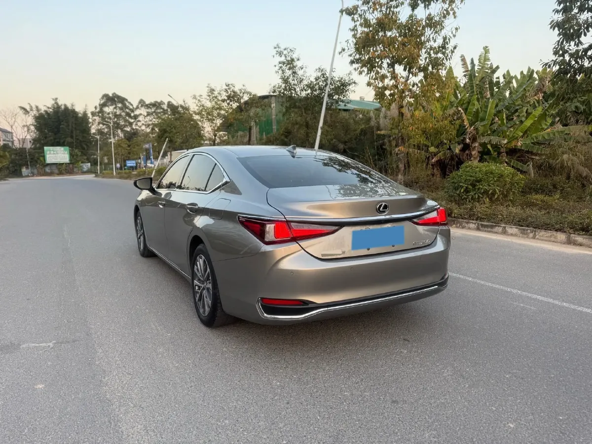 2022 Lexus ES 2.0L 173HP L4 CVT,autocango,china used car exporter,china ev exporter,chinese used car exporter,chinese used ev exporter