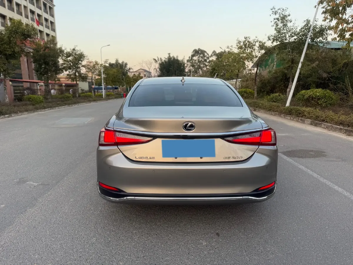 2022 Lexus ES 2.0L 173HP L4 CVT,autocango,china used car exporter,china ev exporter,chinese used car exporter,chinese used ev exporter