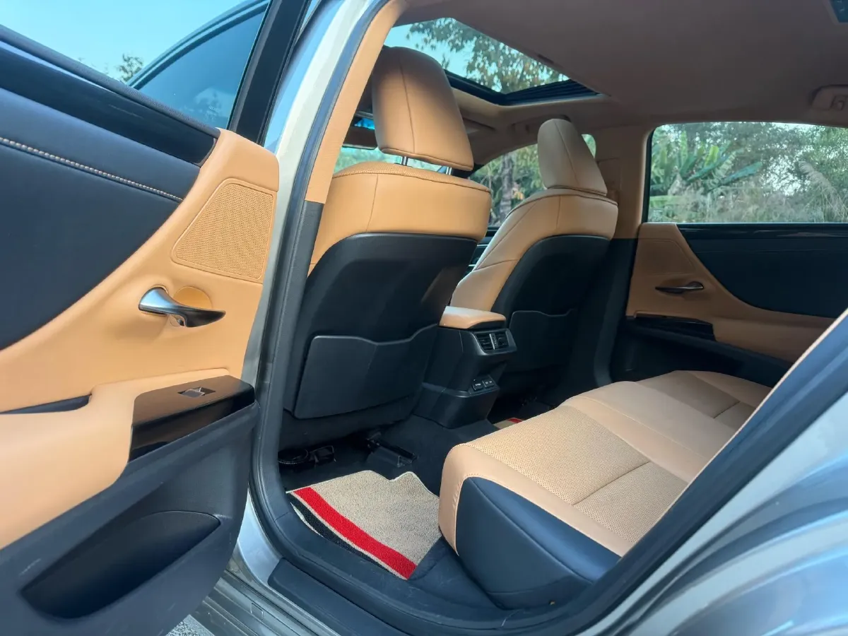 2022 Lexus ES 2.0L 173HP L4 CVT,autocango,china used car exporter,china ev exporter,chinese used car exporter,chinese used ev exporter