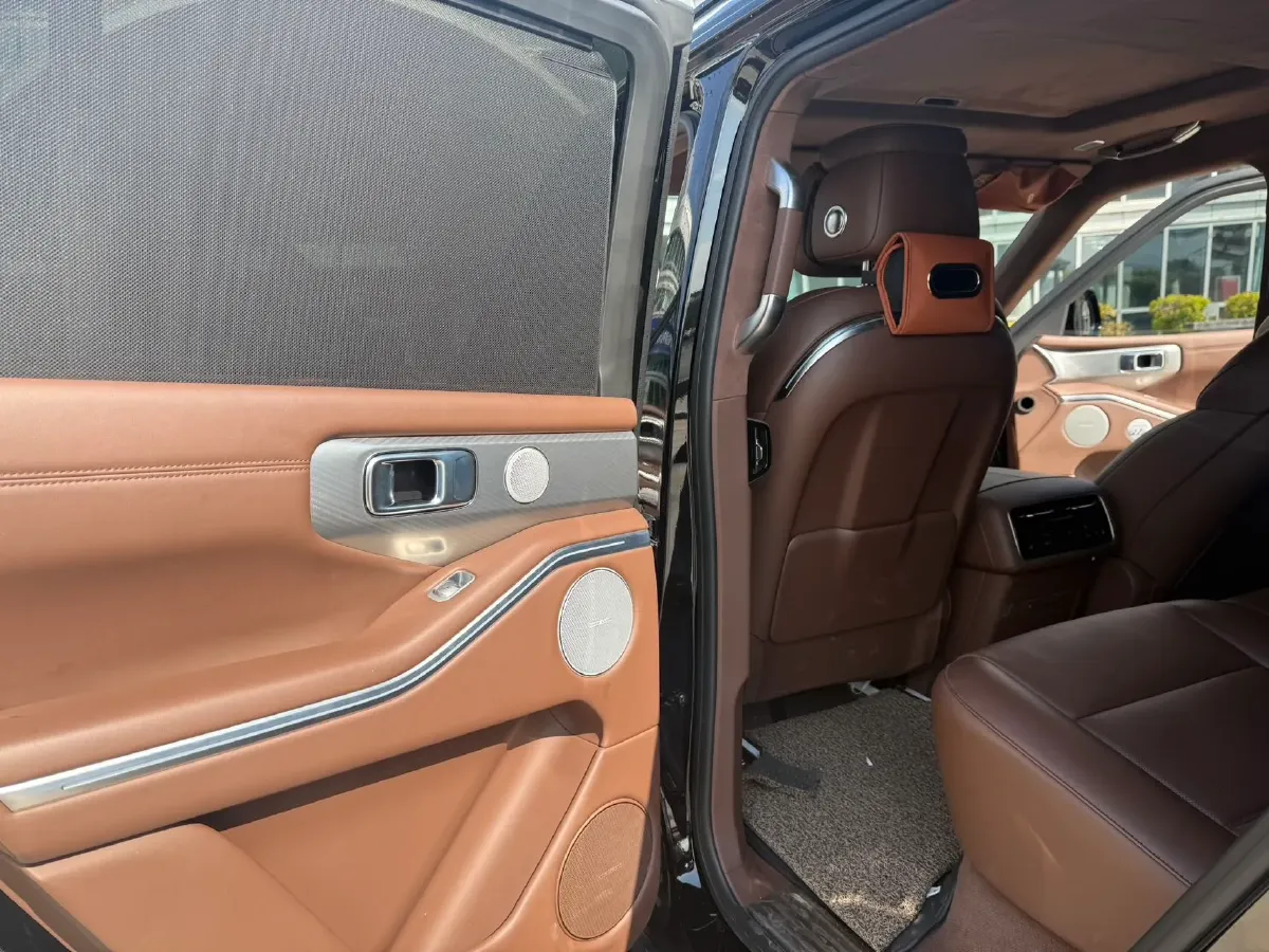 2024 Tank 700 3.0T 360HP V6 9AT PHEV 37.1KWH,autocango,china used car exporter,china ev exporter,chinese used car exporter,chinese used ev exporter