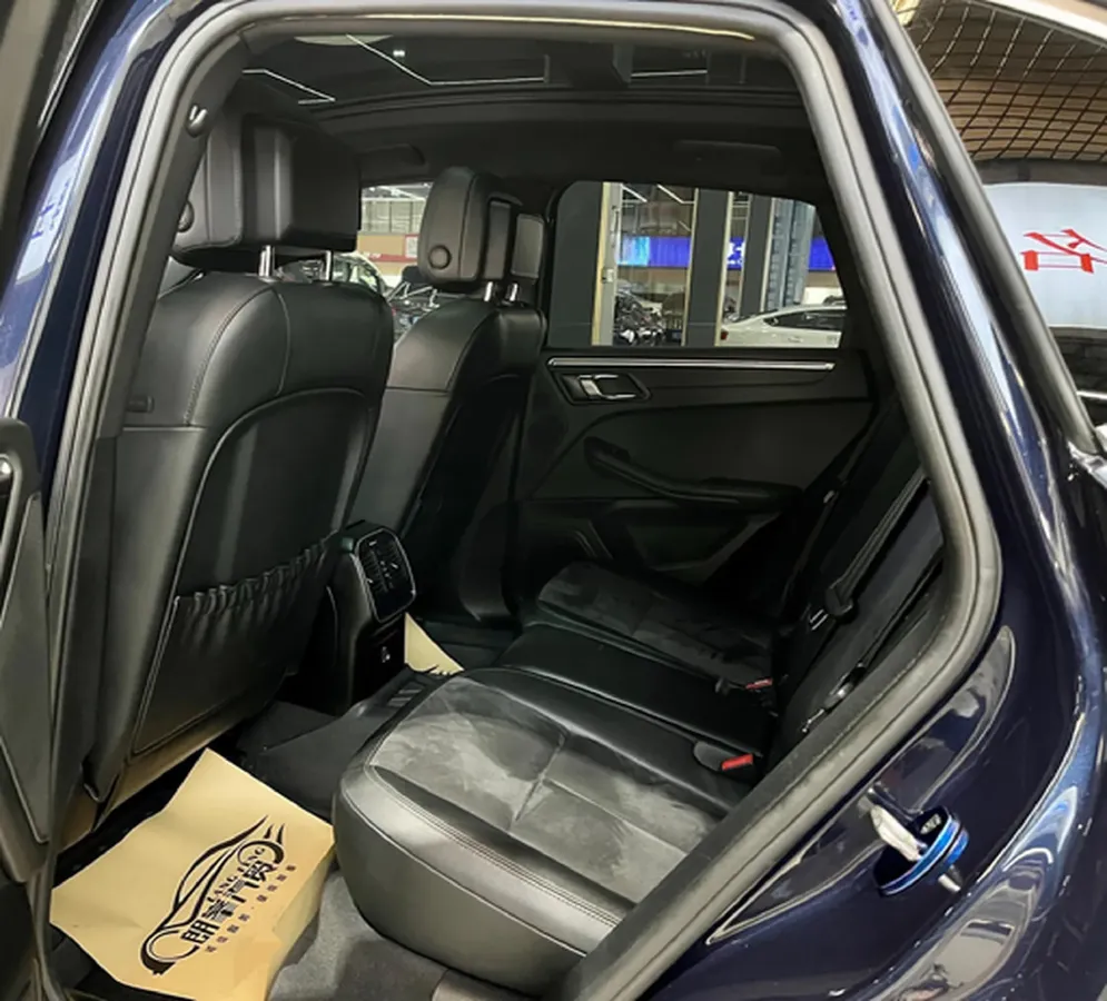 2017 Porsche Macan 2.0T 252HP L4 7DCT,autocango,china used car exporter,china ev exporter,chinese used car exporter,chinese used ev exporter