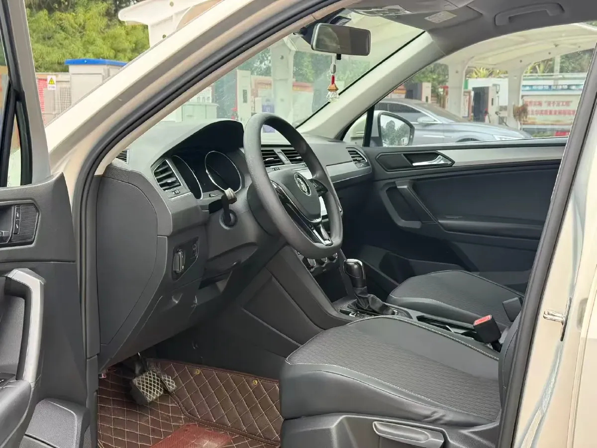 2018 Volkswagen Tiguan L 2.0T 186HP L4 7DCT,autocango,china used car exporter,china ev exporter,chinese used car exporter,chinese used ev exporter