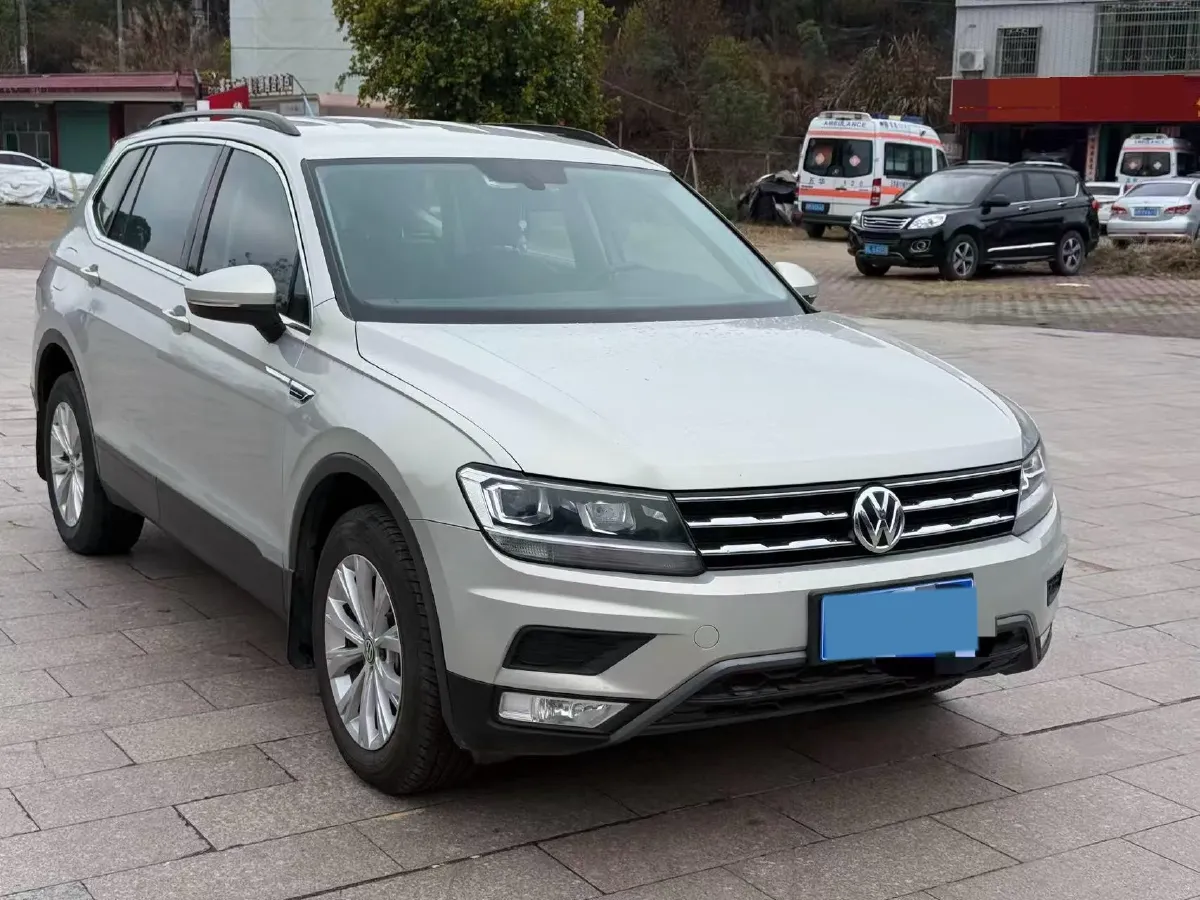2018 Volkswagen Tiguan L 2.0T 186HP L4 7DCT,autocango,china used car exporter,china ev exporter,chinese used car exporter,chinese used ev exporter
