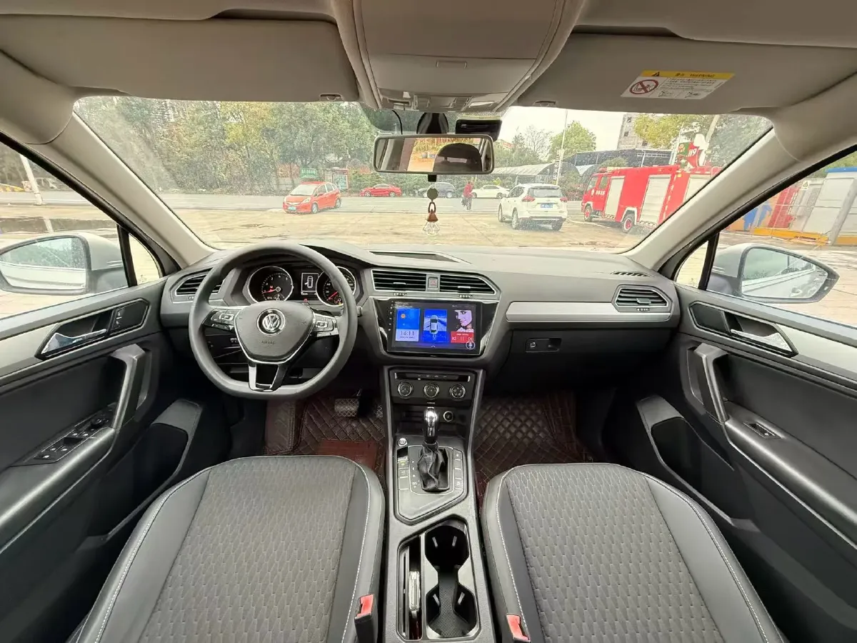 2018 Volkswagen Tiguan L 2.0T 186HP L4 7DCT,autocango,china used car exporter,china ev exporter,chinese used car exporter,chinese used ev exporter