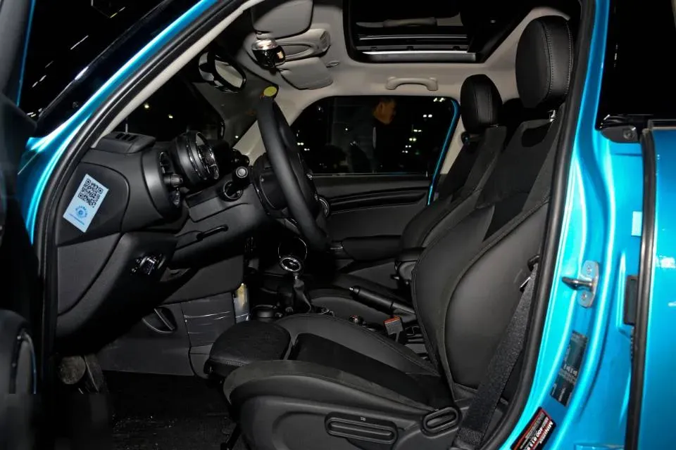 2016 MINI MINI 1.5T 136HP L3 6AT,autocango,china used car exporter,china ev exporter,chinese used car exporter,chinese used ev exporter