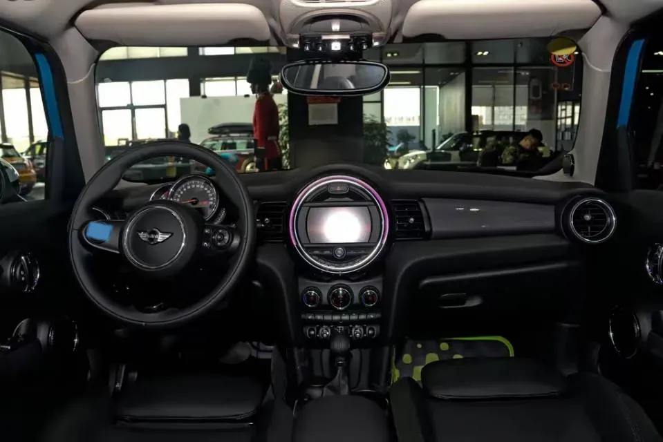 2016 MINI MINI 1.5T 136HP L3 6AT,autocango,china used car exporter,china ev exporter,chinese used car exporter,chinese used ev exporter