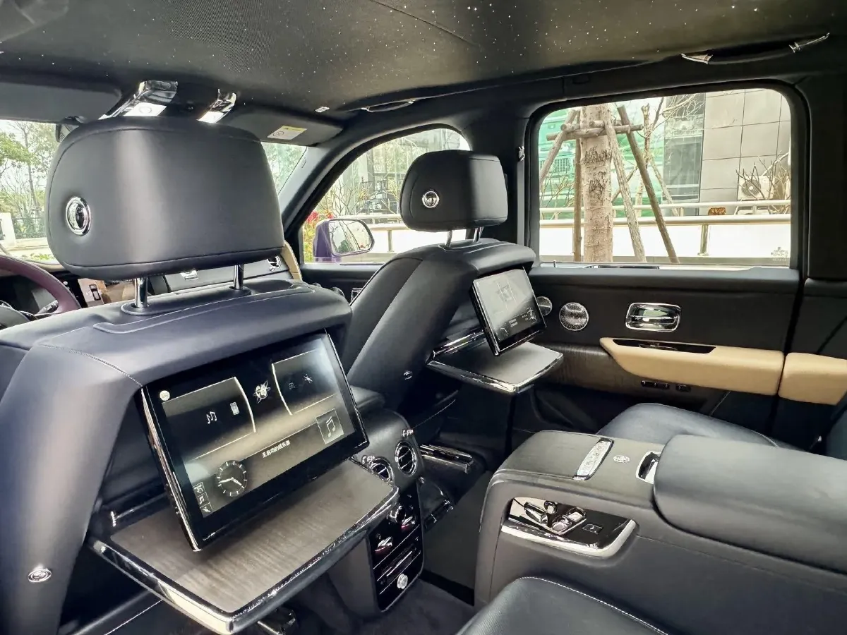 2018 Rolls-Royce Cullinan 6.7T 571HP V12 8AT,autocango,china used car exporter,china ev exporter,chinese used car exporter,chinese used ev exporter