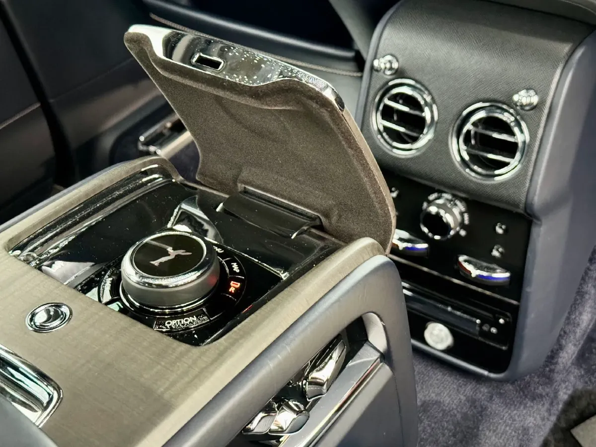 2018 Rolls-Royce Cullinan 6.7T 571HP V12 8AT,autocango,china used car exporter,china ev exporter,chinese used car exporter,chinese used ev exporter