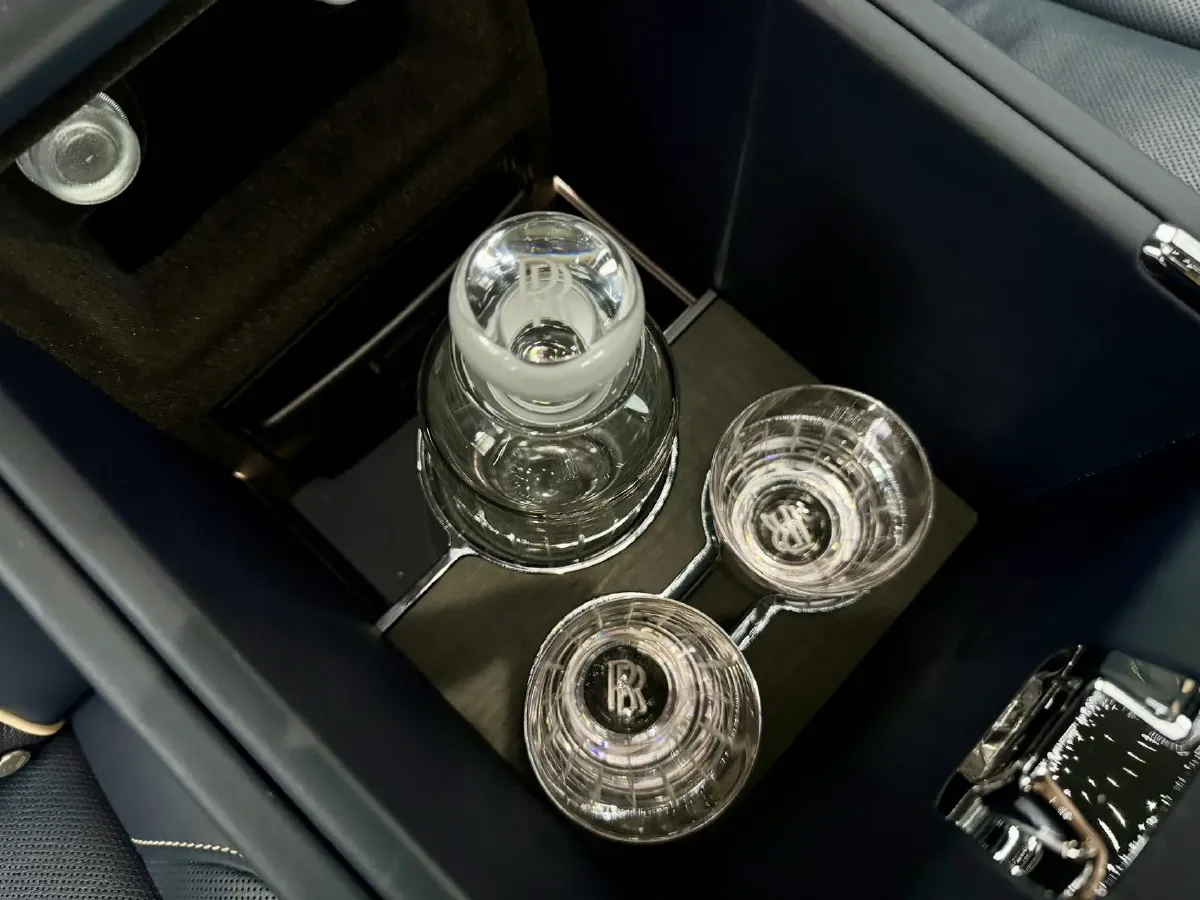 2018 Rolls-Royce Cullinan 6.7T 571HP V12 8AT,autocango,china used car exporter,china ev exporter,chinese used car exporter,chinese used ev exporter