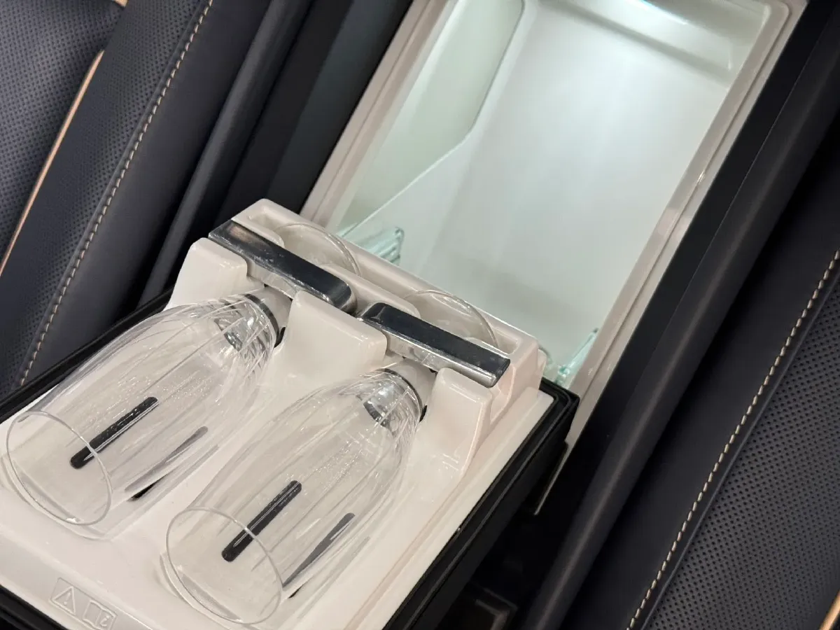 2018 Rolls-Royce Cullinan 6.7T 571HP V12 8AT,autocango,china used car exporter,china ev exporter,chinese used car exporter,chinese used ev exporter