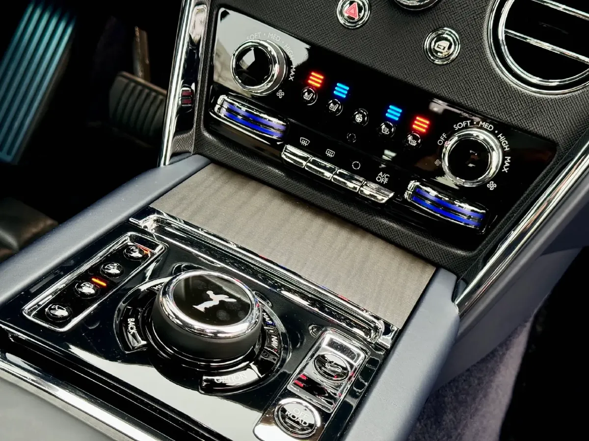 2018 Rolls-Royce Cullinan 6.7T 571HP V12 8AT,autocango,china used car exporter,china ev exporter,chinese used car exporter,chinese used ev exporter