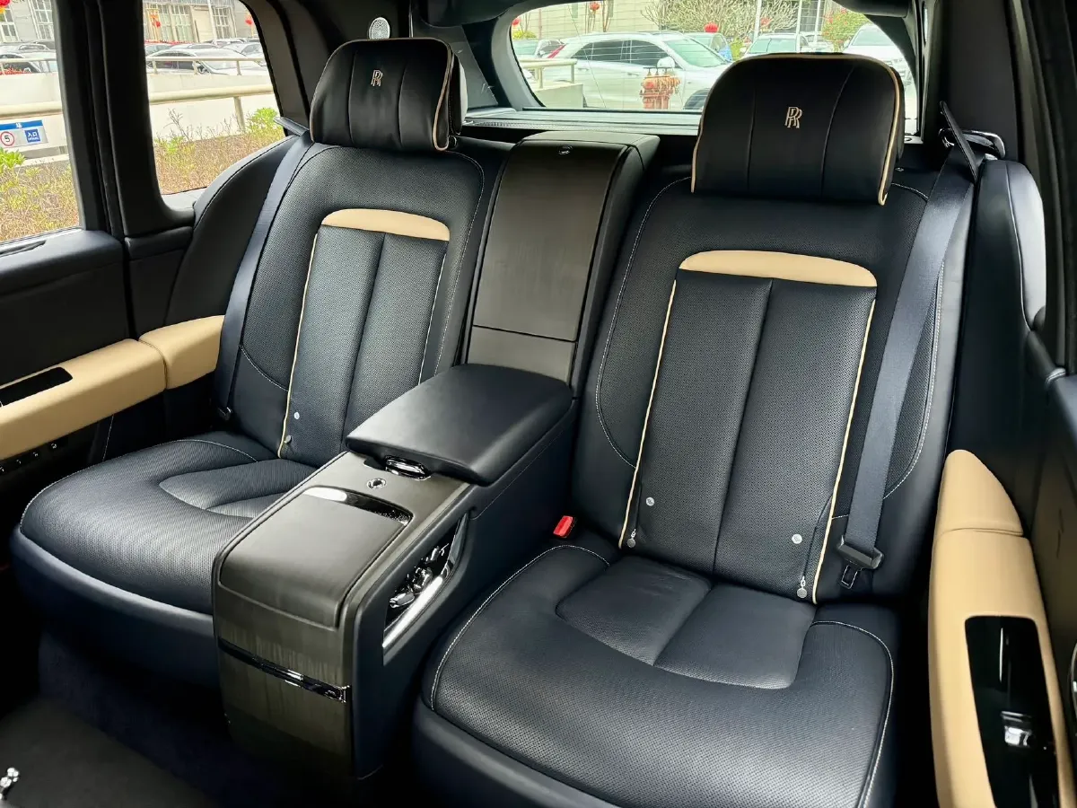 2018 Rolls-Royce Cullinan 6.7T 571HP V12 8AT,autocango,china used car exporter,china ev exporter,chinese used car exporter,chinese used ev exporter