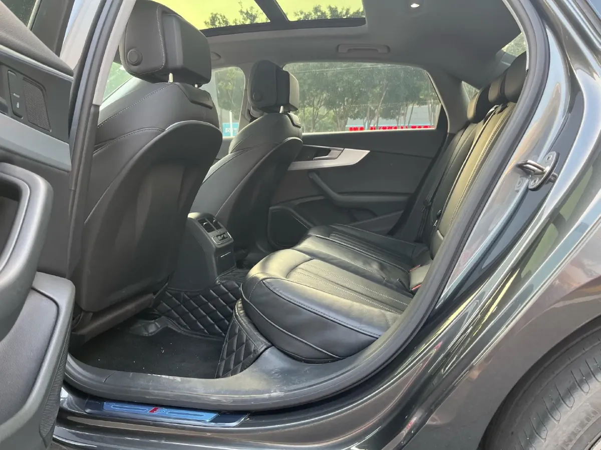 2020 Audi A4L 2.0T 190HP L4 7DCT,autocango,china used car exporter,china ev exporter,chinese used car exporter,chinese used ev exporter