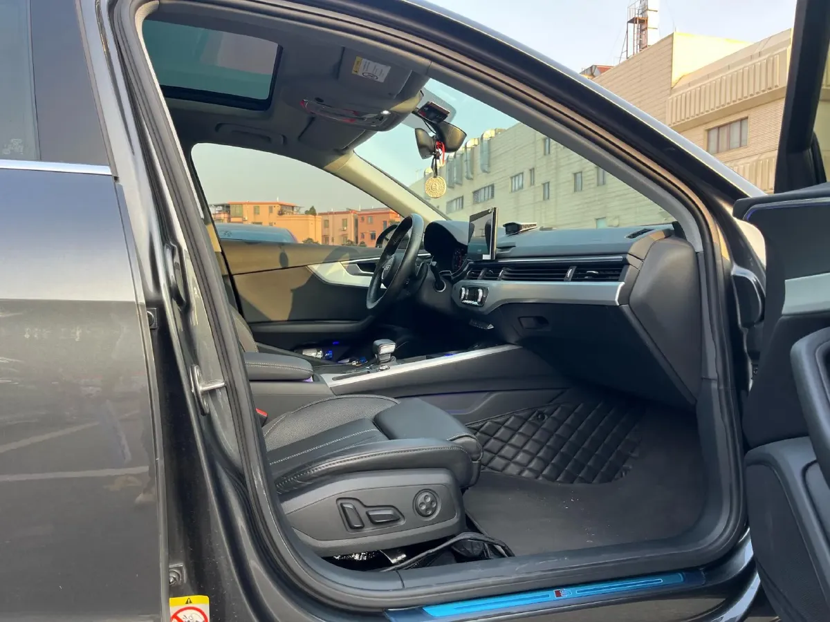 2020 Audi A4L 2.0T 190HP L4 7DCT,autocango,china used car exporter,china ev exporter,chinese used car exporter,chinese used ev exporter