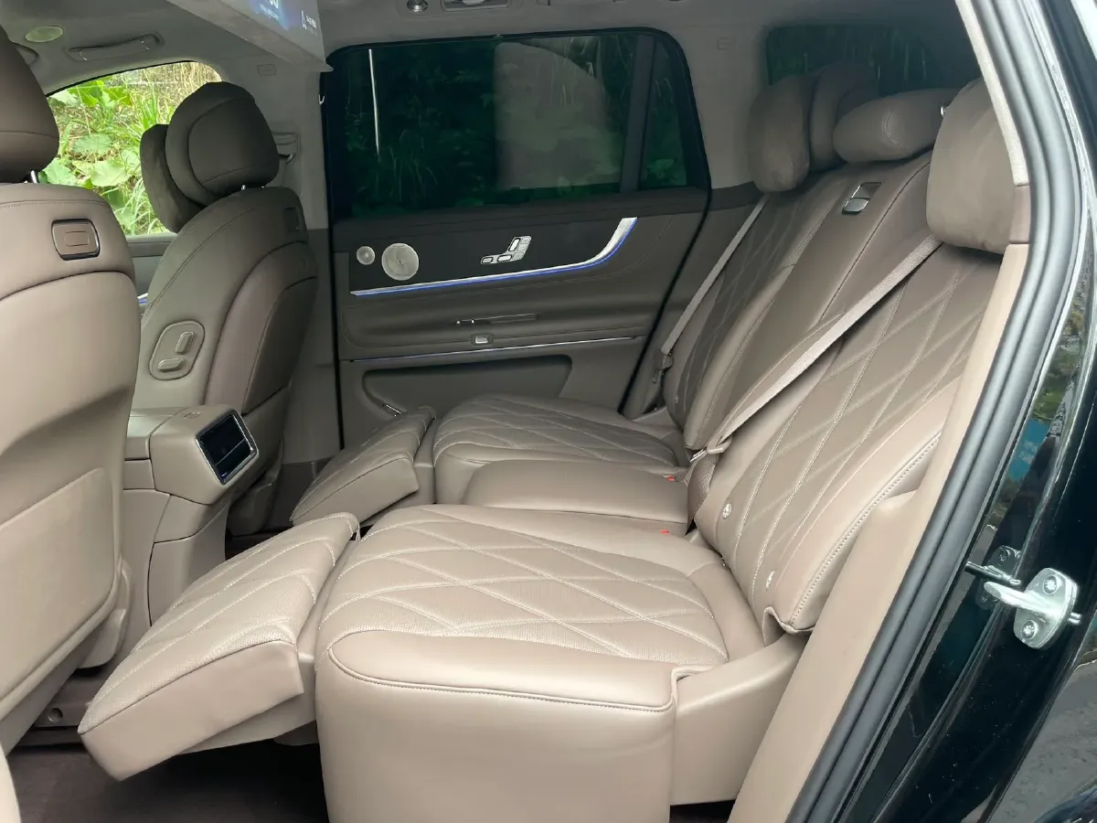 2025 AITO AITO M9 REEV 160HP REEV 52KWH,autocango,china used car exporter,china ev exporter,chinese used car exporter,chinese used ev exporter