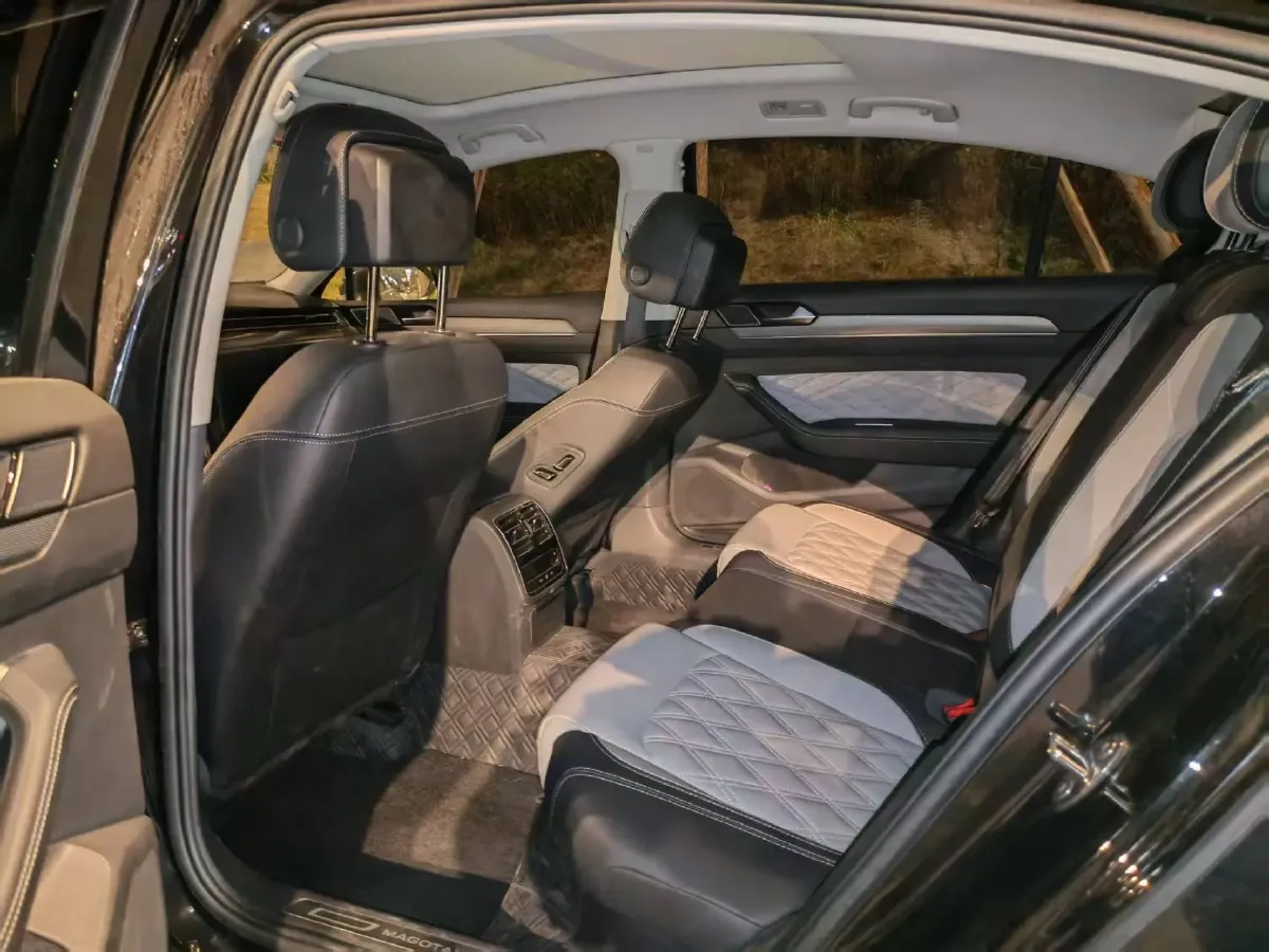 2023 Volkswagen Magotan 2.0T 186HP L4 7DCT,autocango,china used car exporter,china ev exporter,chinese used car exporter,chinese used ev exporter