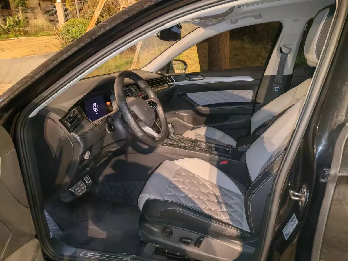 2023 Volkswagen Magotan 2.0T 186HP L4 7DCT,autocango,china used car exporter,china ev exporter,chinese used car exporter,chinese used ev exporter