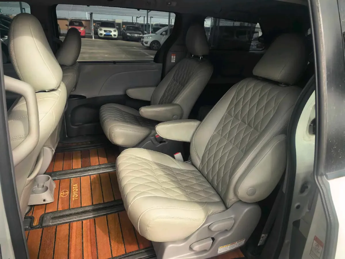 2018 DS 7 1.6T 220HP L4 8AT,autocango,china used car exporter,china ev exporter,chinese used car exporter,chinese used ev exporter