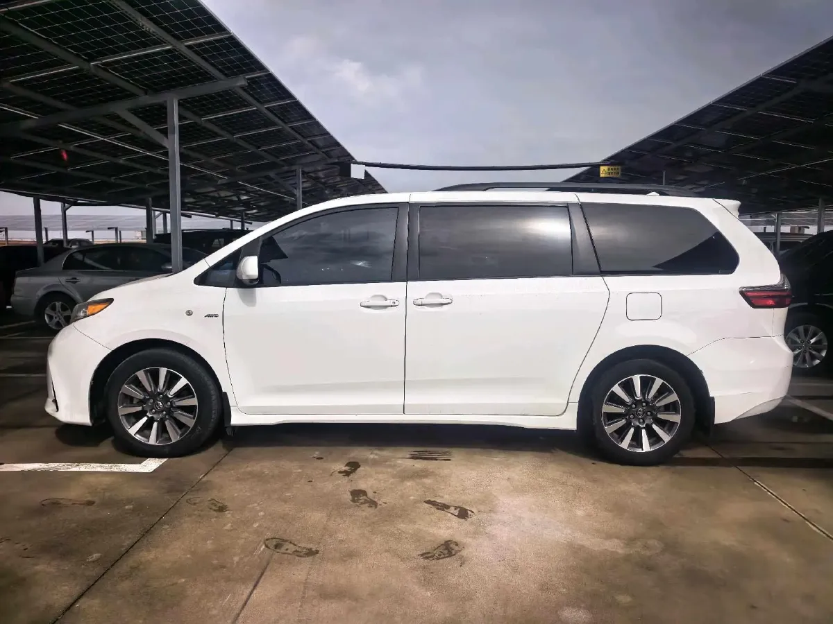 2018 DS 7 1.6T 220HP L4 8AT,autocango,china used car exporter,china ev exporter,chinese used car exporter,chinese used ev exporter