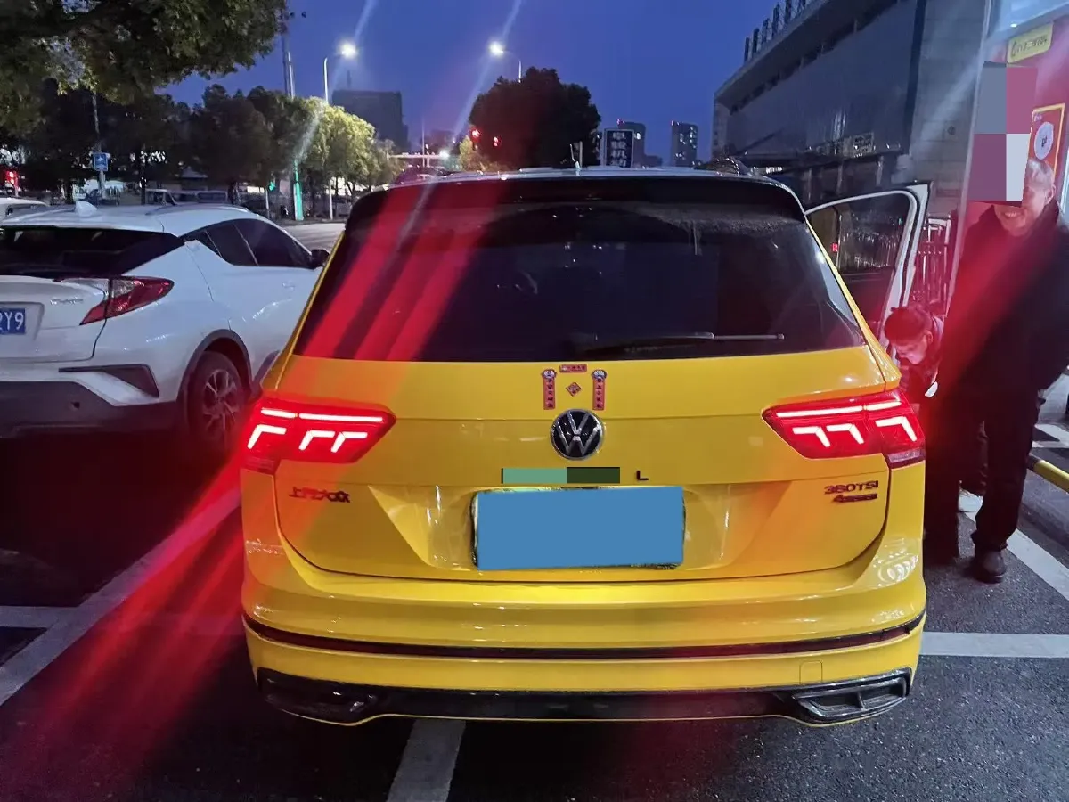 2024 Volkswagen Tiguan L 2.0T 220HP L4 7DCT,autocango,china used car exporter,china ev exporter,chinese used car exporter,chinese used ev exporter