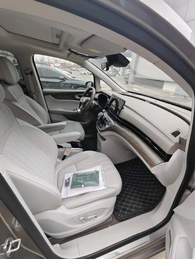 2023 Roewe iMAX8 2.0T 234HP L4 8AT,autocango,china used car exporter,china ev exporter,chinese used car exporter,chinese used ev exporter