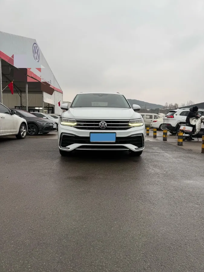 2023 Volkswagen Tiguan L 2.0T 186HP L4 7DCT,autocango,china used car exporter,china ev exporter,chinese used car exporter,chinese used ev exporter