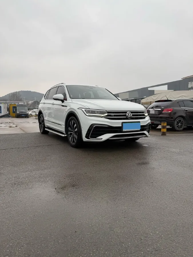 2023 Volkswagen Tiguan L 2.0T 186HP L4 7DCT,autocango,china used car exporter,china ev exporter,chinese used car exporter,chinese used ev exporter
