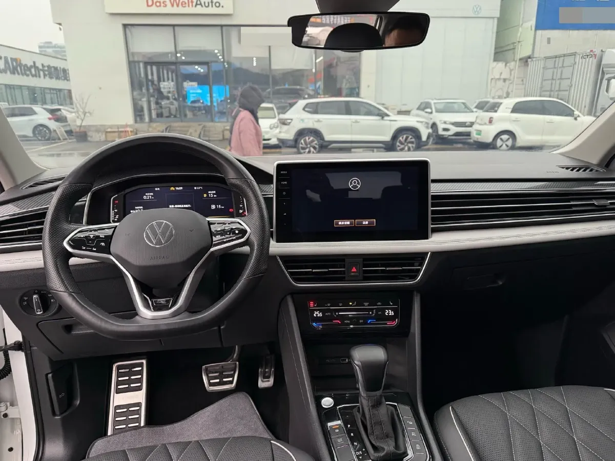 2023 Volkswagen Tiguan L 2.0T 186HP L4 7DCT,autocango,china used car exporter,china ev exporter,chinese used car exporter,chinese used ev exporter